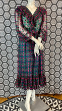 Charger l'image dans la galerie, Robe Ted Lapidus en soie taille 40