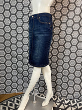 Charger l'image dans la galerie, Jupe en jeans Versace jeans couture taille 40
