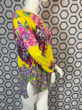 Charger l'image dans la galerie, Haut Versace jeans couture taille 40