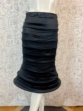 Charger l'image dans la galerie, Incroyable !!! Jupe Moschino à cerceaux taille 36