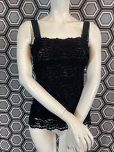 Charger l'image dans la galerie, Haut en dentelle Dolce & Gabbana taille 36