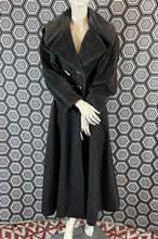 Charger l'image dans la galerie, Manteau Paco Rabanne gros pailleté taille 38