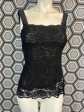 Charger l'image dans la galerie, Haut en dentelle Dolce & Gabbana taille 36