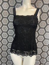 Charger l'image dans la galerie, Haut en dentelle Dolce & Gabbana taille 36