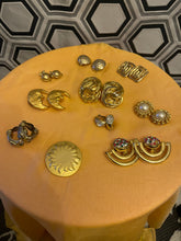 Charger l'image dans la galerie, Lot de 9 clips et une broche vintage