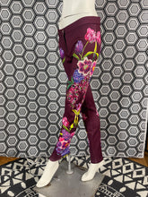 Charger l'image dans la galerie, Incroyable pantalon strass Gai Mattiolo taille 38