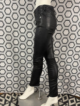 Charger l'image dans la galerie, Pantalon en cuir Acne Studios taille 34