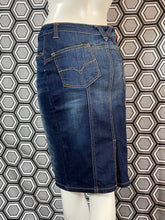 Charger l'image dans la galerie, Jupe en jeans Versace jeans couture taille 40