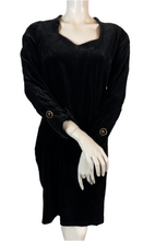 Charger l'image dans la galerie, Robe en velours vintage Guy Laroche taille 38