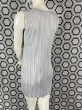 Charger l'image dans la galerie, Mini-robe Pleats Please Issey Miyake taille 38