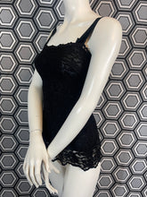 Charger l'image dans la galerie, Haut en dentelle Dolce & Gabbana taille 36