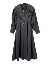 Charger l'image dans la galerie, Manteau Paco Rabanne gros pailleté taille 38