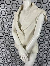 Charger l'image dans la galerie, Veste emblématique Alexander McQueen taille 40