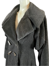 Charger l'image dans la galerie, Manteau Paco Rabanne gros pailleté taille 38