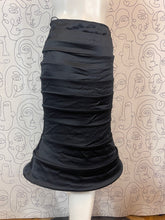 Charger l'image dans la galerie, Incroyable !!! Jupe Moschino à cerceaux taille 36