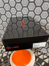 Charger l'image dans la galerie, Paire de bottes en cuir façon python neuves Free Lance pointure 36