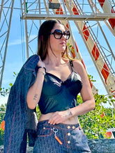 Charger l'image dans la galerie, Incroyable bustier en cuir à seins coniques Jean Paul Gaultier taille 36