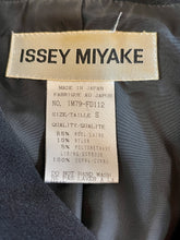 Charger l'image dans la galerie, Veste Issey Miyake taille 36