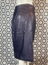 Charger l'image dans la galerie, Jupe en cuir Morabito taille 38