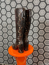 Charger l'image dans la galerie, Paire de bottes en cuir façon python neuves Free Lance pointure 36
