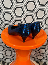Charger l'image dans la galerie, Escarpins bleu merallisé léopard pointure 37,5 italienne.