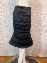 Charger l'image dans la galerie, Incroyable !!! Jupe Moschino à cerceaux taille 36