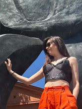 Charger l'image dans la galerie, Incroyable bustier en cuir à seins coniques Jean Paul Gaultier taille 36