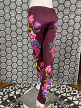 Charger l'image dans la galerie, Incroyable pantalon strass Gai Mattiolo taille 38