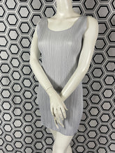 Charger l'image dans la galerie, Mini-robe Pleats Please Issey Miyake taille 38
