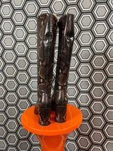 Charger l'image dans la galerie, Paire de bottes en cuir façon python neuves Free Lance pointure 36
