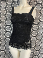 Charger l'image dans la galerie, Haut en dentelle Dolce & Gabbana taille 36