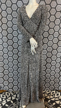 Charger l'image dans la galerie, Superbe robe en perles taille 36 tenue d’opéra