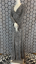 Charger l'image dans la galerie, Superbe robe en perles taille 36 tenue d’opéra
