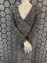 Charger l'image dans la galerie, Superbe robe en perles taille 36 tenue d’opéra