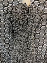 Charger l'image dans la galerie, Superbe robe en perles taille 36 tenue d’opéra
