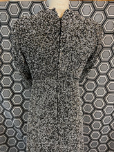 Charger l'image dans la galerie, Superbe robe en perles taille 36 tenue d’opéra