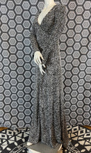 Charger l'image dans la galerie, Superbe robe en perles taille 36 tenue d’opéra