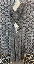 Charger l'image dans la galerie, Superbe robe en perles taille 36 tenue d’opéra