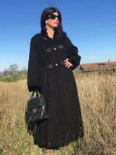 Charger l'image dans la galerie, Superbe manteau Yves Saint Laurent Fourrures taille 42