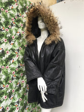 Charger l'image dans la galerie, Manteau en cuir et col Renard Max Mara taille 42