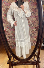 Charger l'image dans la galerie, Superbe robe longue vintage taille 34