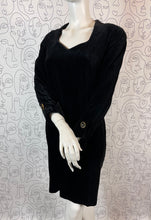 Charger l'image dans la galerie, Robe en velours vintage Guy Laroche taille 38
