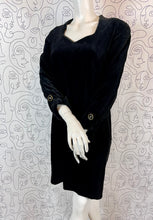 Charger l'image dans la galerie, Robe en velours vintage Guy Laroche taille 38