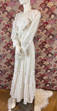 Charger l'image dans la galerie, Superbe robe longue vintage taille 34
