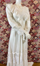 Charger l'image dans la galerie, Superbe robe longue vintage taille 34