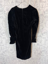 Charger l'image dans la galerie, Robe en velours vintage Guy Laroche taille 38