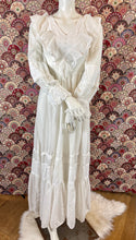 Charger l'image dans la galerie, Superbe robe longue vintage taille 34