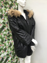 Charger l'image dans la galerie, Manteau en cuir et col Renard Max Mara taille 42