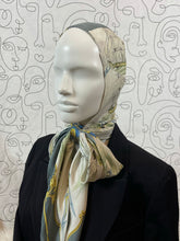 Charger l'image dans la galerie, Rare !!! Foulard Hermès capuche à nouer