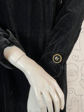 Charger l'image dans la galerie, Robe en velours vintage Guy Laroche taille 38
